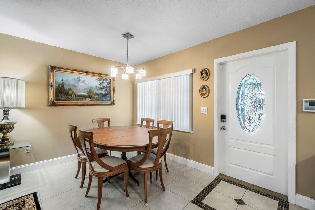 2+1 Müstakil ev — 14595 LUCY Drive