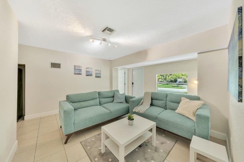 4-bedroom Single-Family Home — 1412 NE 25th Court
