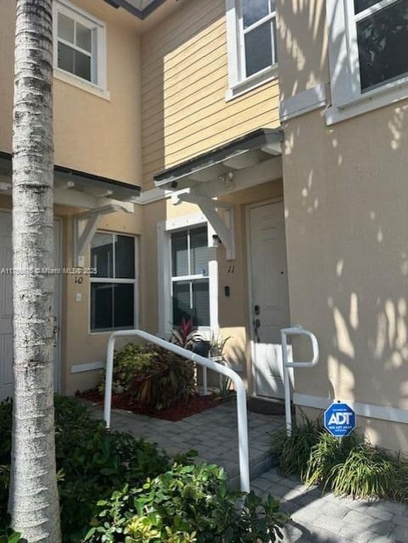 3-bedroom Property — 142 SE 28th Ter Unit 11