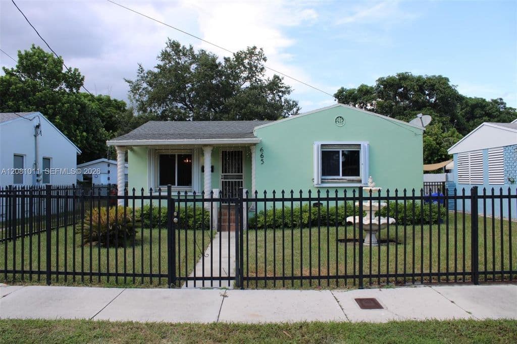 2+1 Müstakil ev — 665 NW 50th St