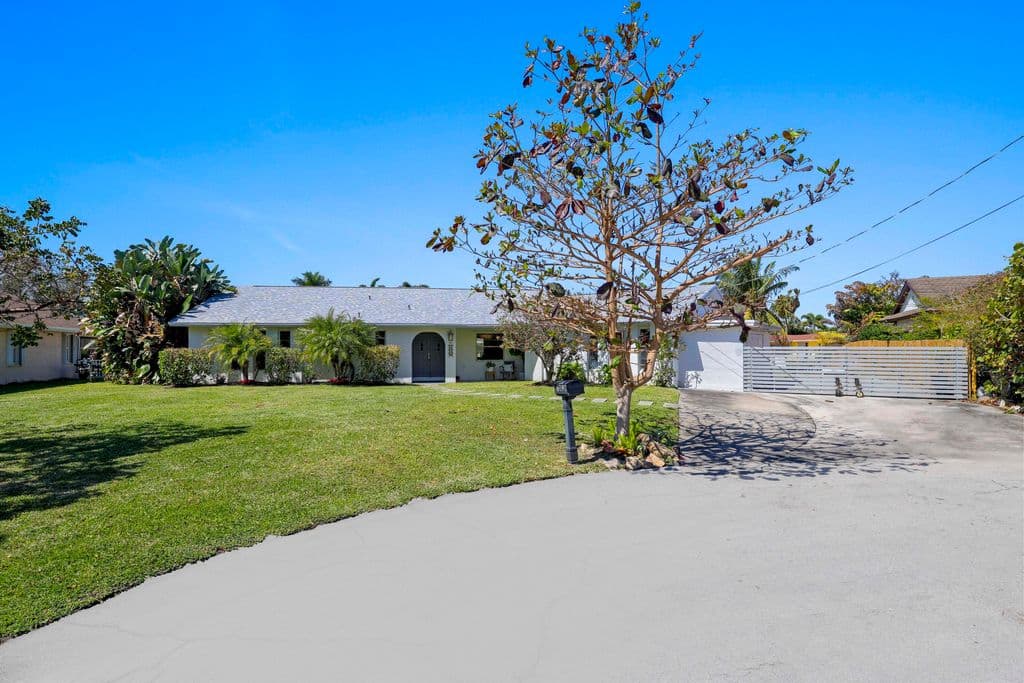 3+1 Müstakil ev — 6797 Bayshore Drive