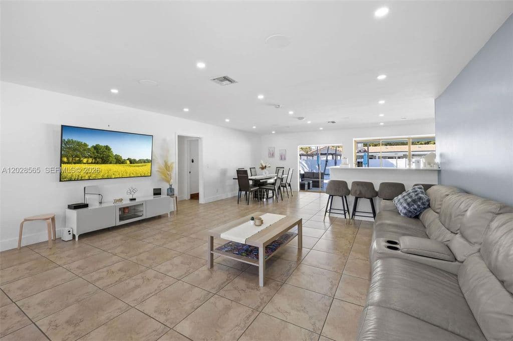 4+1 Müstakil ev — 3460 N 46th Ave