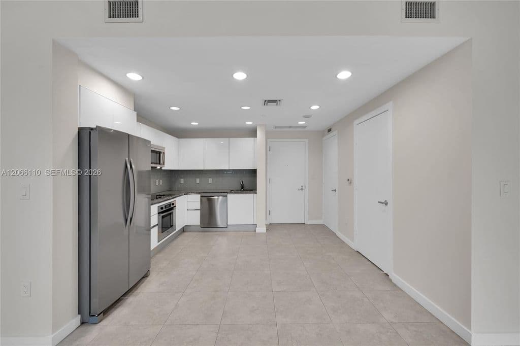 1-bedroom Condo — 1060 Brickell Ave APT 815