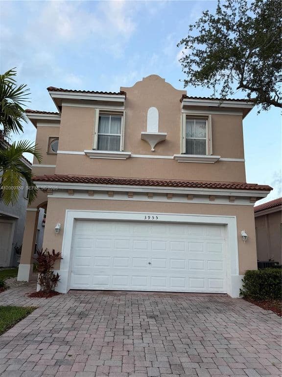 5-bedroom Single-Family Home — 3955 NE 13th Dr