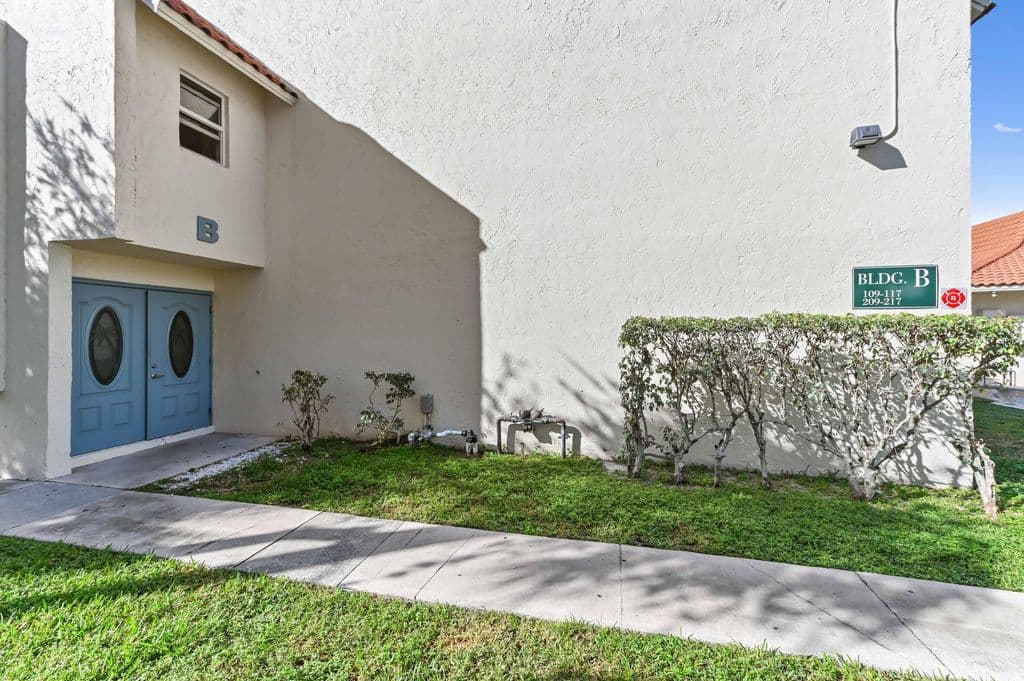 2+1 Condo — 1428 SE 4th Avenue #215