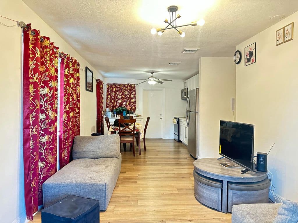 3+1 Müstakil ev — 725 58th Street