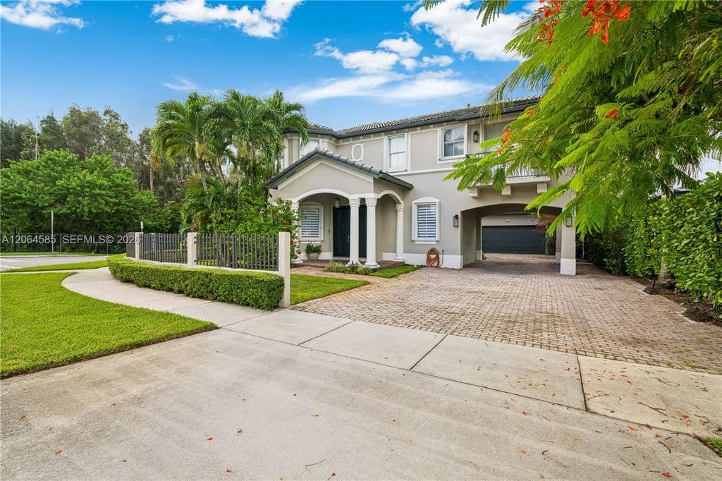 5-bedroom Single-Family Home — 14900 SW 10th St