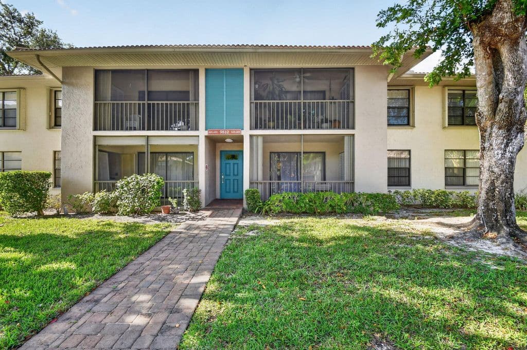 2+1 Condo — 9810 Pineapple Tree, Drive #103