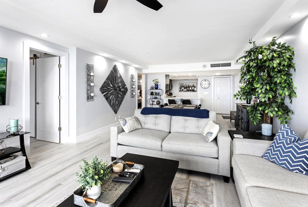 2+1 Condo — 2400 Presidential Way #1803