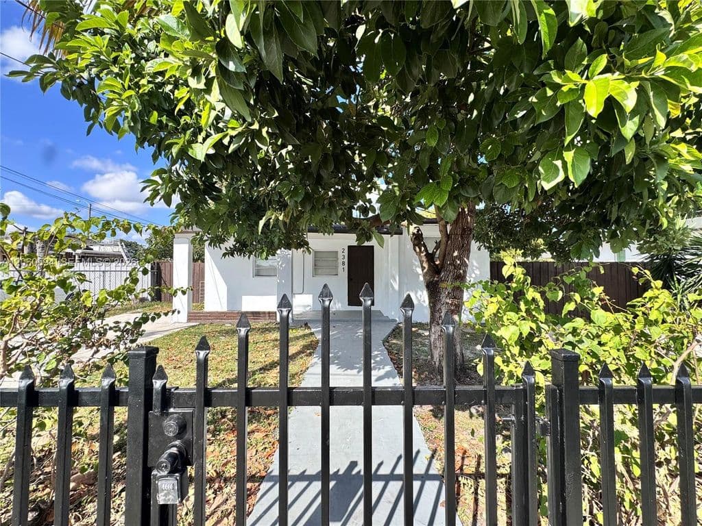 3+1 Müstakil ev — 2381 NW 153rd St
