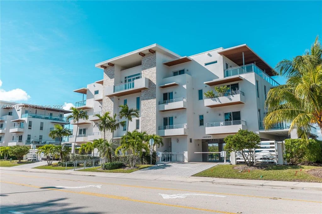 3-bedroom Condo — 6100 N Ocean Dr Unit 3N