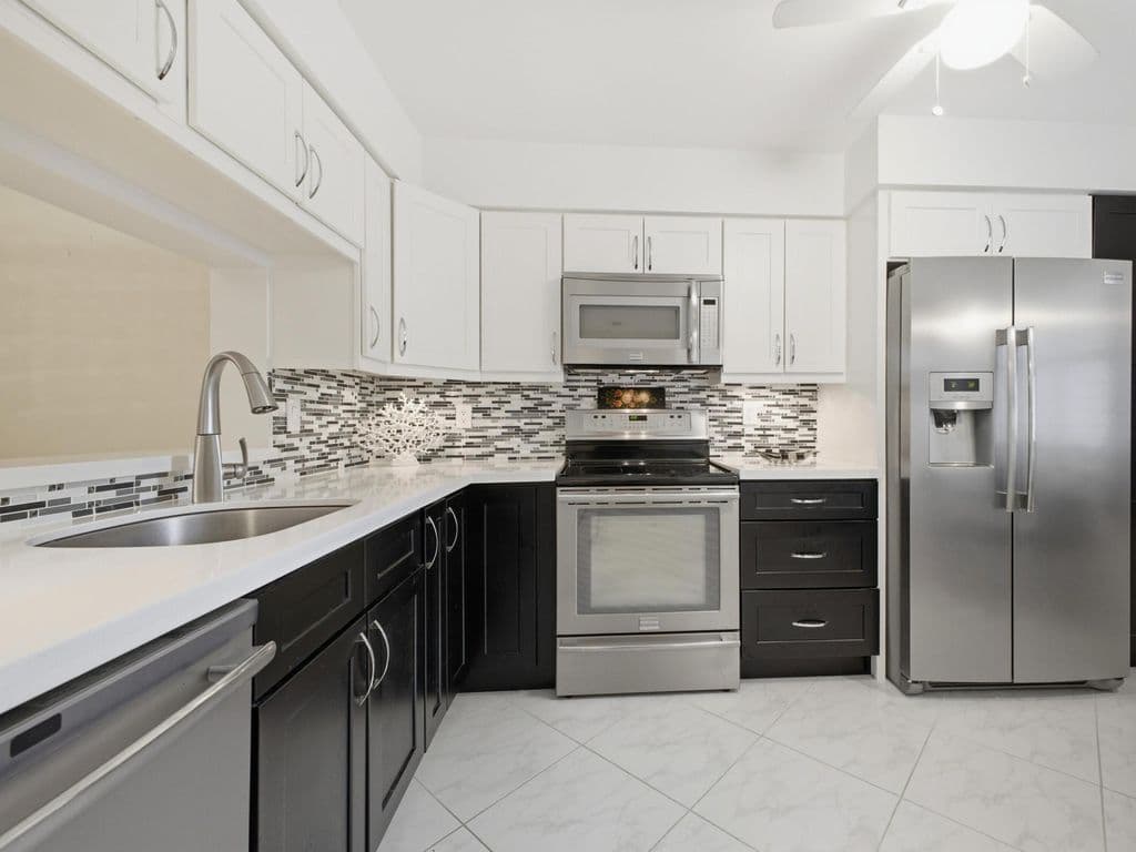 2+1 Condo — 7280 Amberly Lane #201