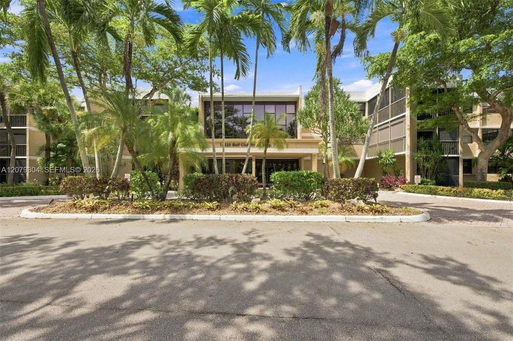 2-bedroom Condo — 16325 Golf Club Rd APT 104