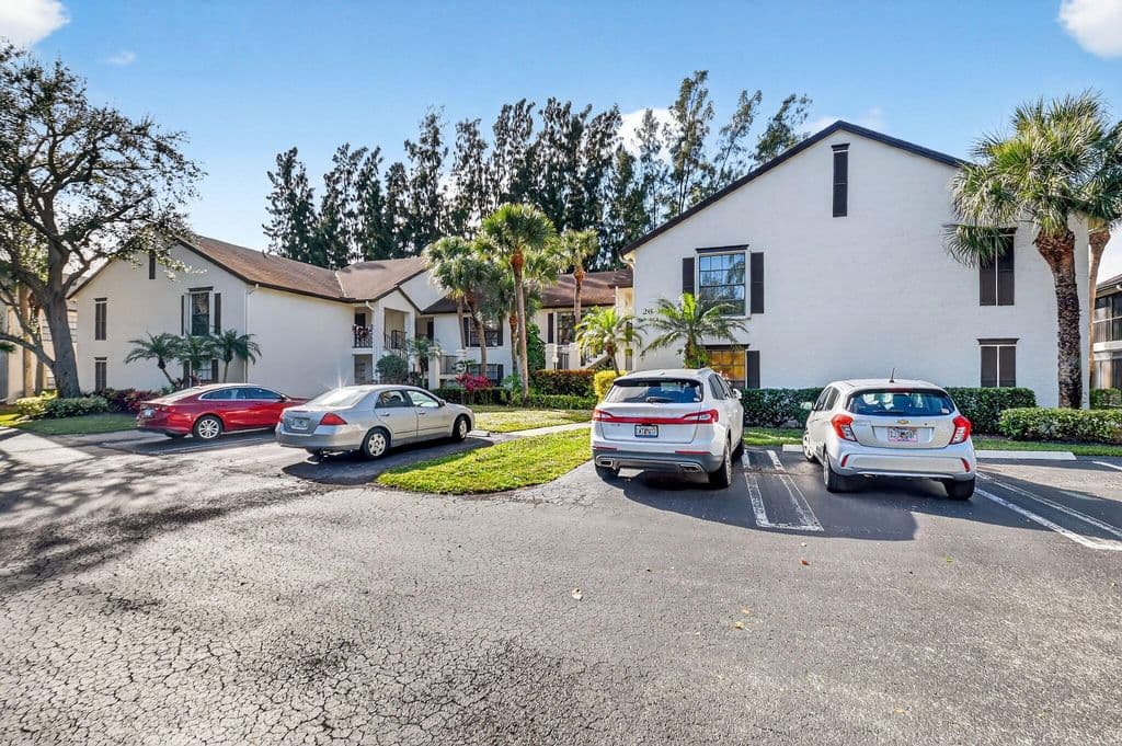 2+1 Condo — 3227 Perimeter Drive