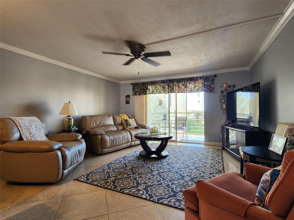 2+1 Condo — 321 SE 3rd Street #302