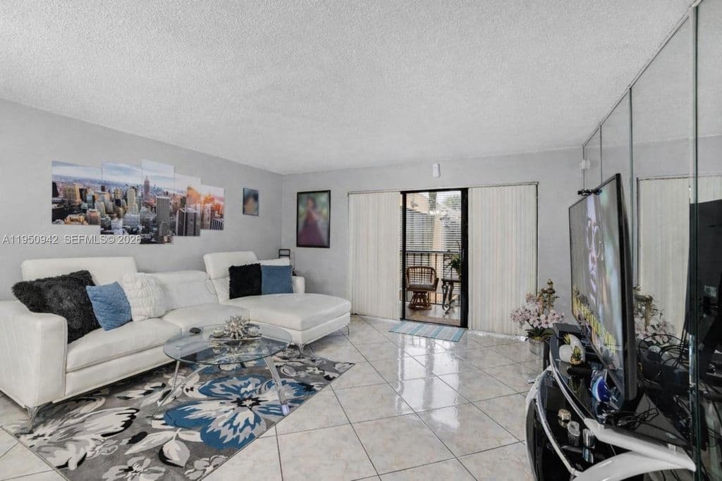2-bedroom Condo — 8415 SW 107th Ave APT 323W