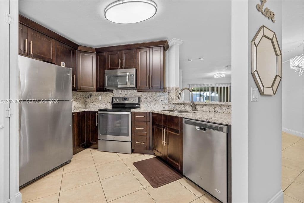 3+1 Mülk — 1125 SW 44th Ave