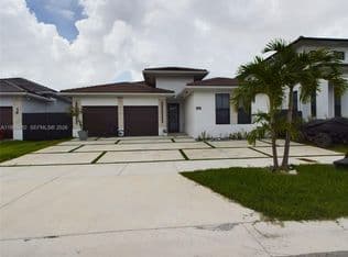 4+1 Müstakil ev — 14560 SW 22nd Ter, Miami, 33175