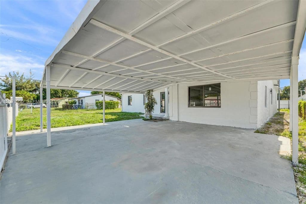5-bedroom Single-Family Home — 15770 NW 18th Pl