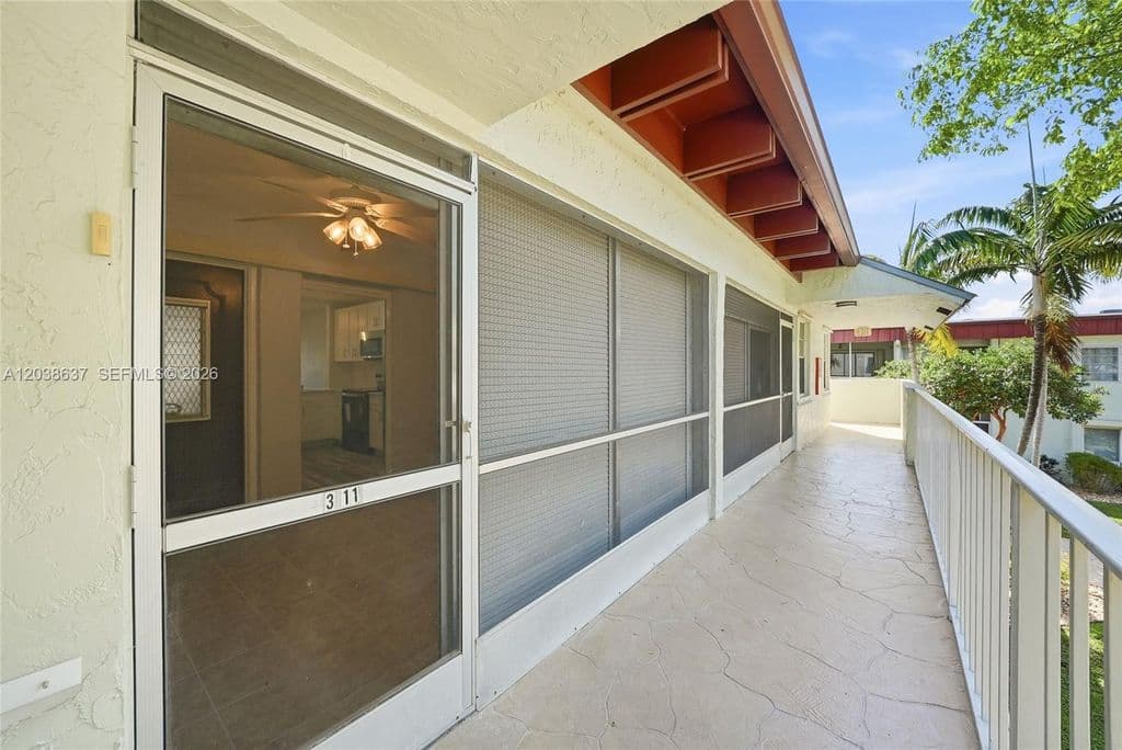 2-bedroom Condo — 860 SE 6th Ave APT 311