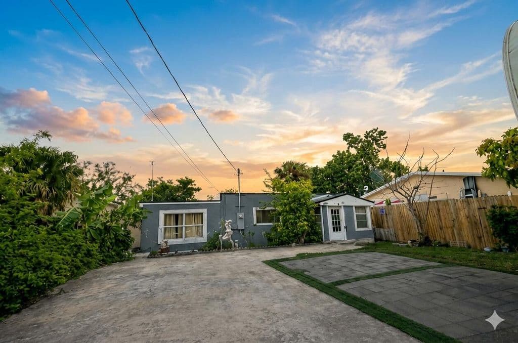 3-bedroom Single-Family Home — 2686 Summit Boulevard
