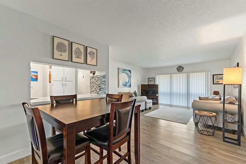 2-bedroom Condo — 1111 GREEN PINE Boulevard #F1