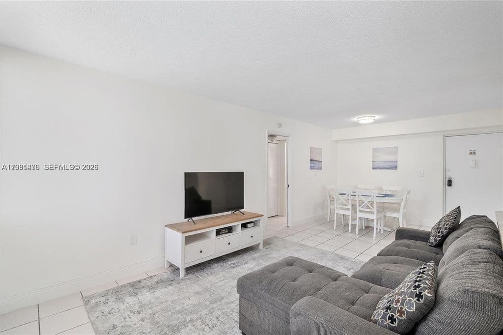 2-bedroom Condo — 250 180th Dr APT 158