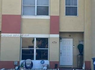 2+1 Townhouse — 5214 NW 190th St, Miami Gardens, 33055