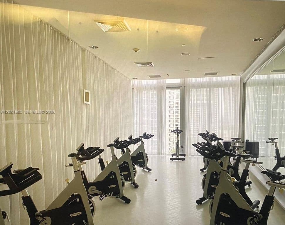 Condo — 475 Brickell Ave APT 4910