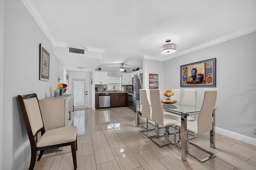 1-bedroom Condo — 9881 Sunrise Lakes Boulevard #308