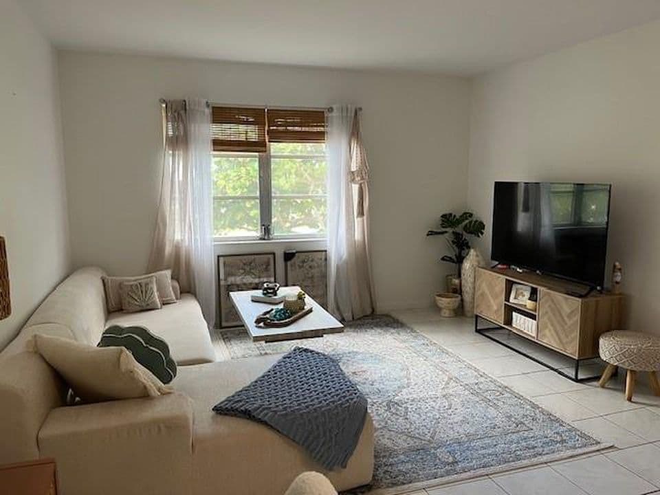 1-bedroom Condo — 1950 N Andrews Avenue #210d
