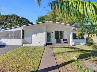 2+1 Müstakil ev — 581 NE 175th Ter, North Miami Beach, 33162