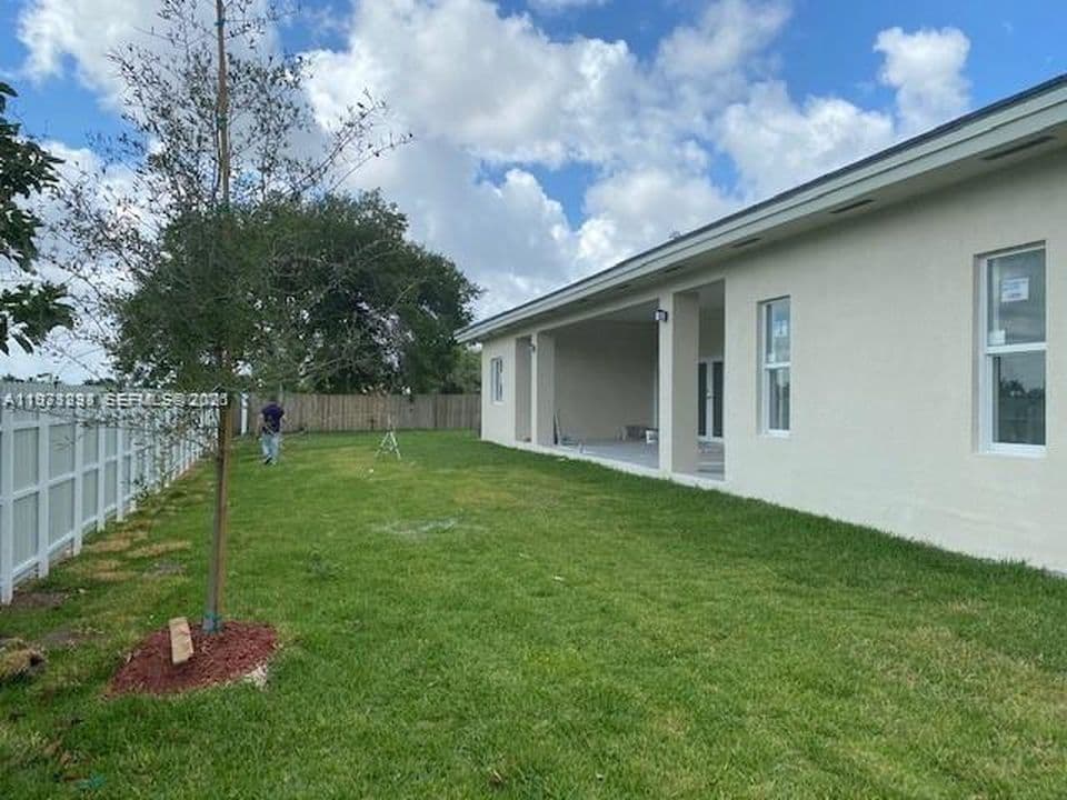 4-bedroom Single-Family Home — 27561 SW 162nd Ct