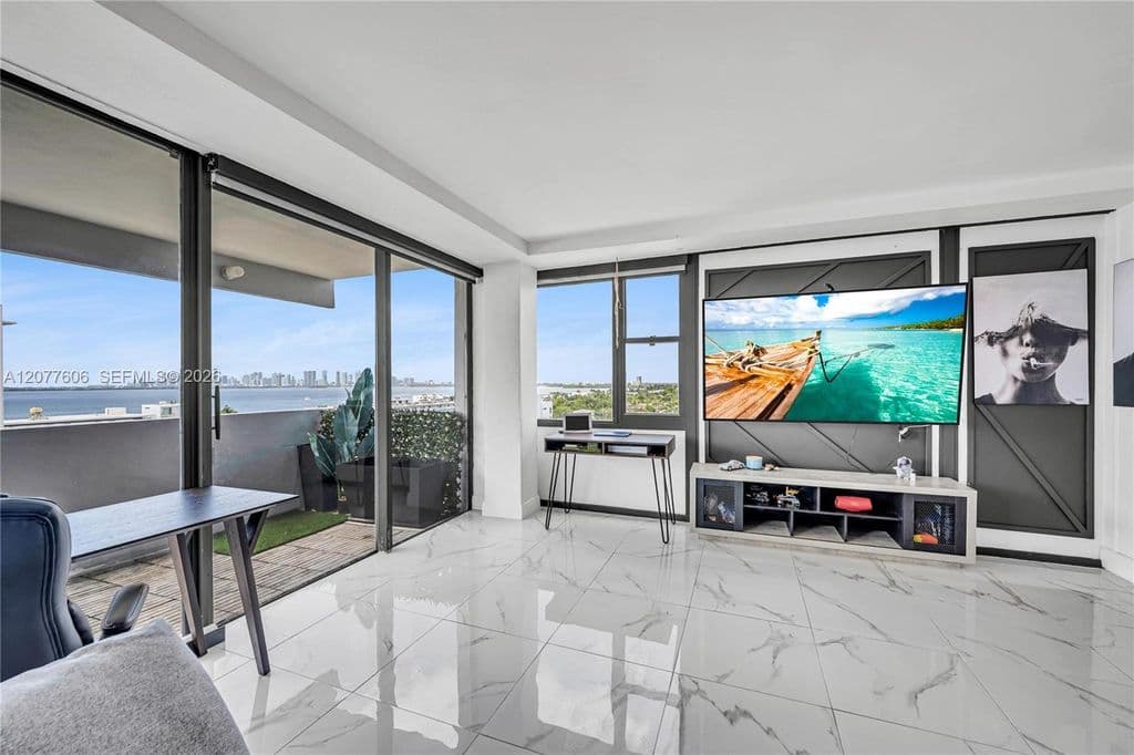 2+1 Condo — 7545 E Treasure Dr APT 9A