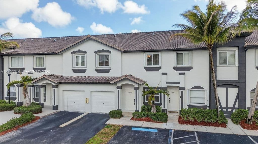 4-bedroom Property — 2209 SE 24th Pl #2209