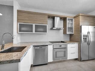 2+1 Townhouse — 5670 NW 116th Ave APT 222, Doral, 33178