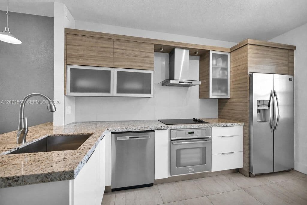 2+1 Mülk — 5670 NW 116th Ave APT 222