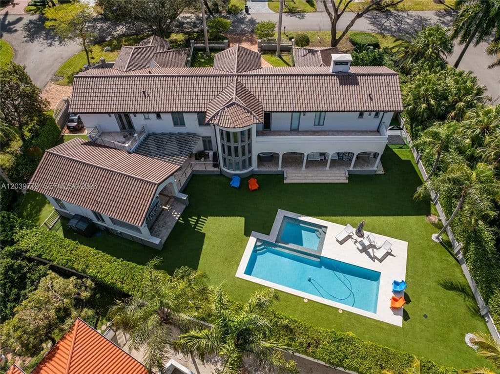 6-bedroom Single-Family Home — 165 Paloma Dr
