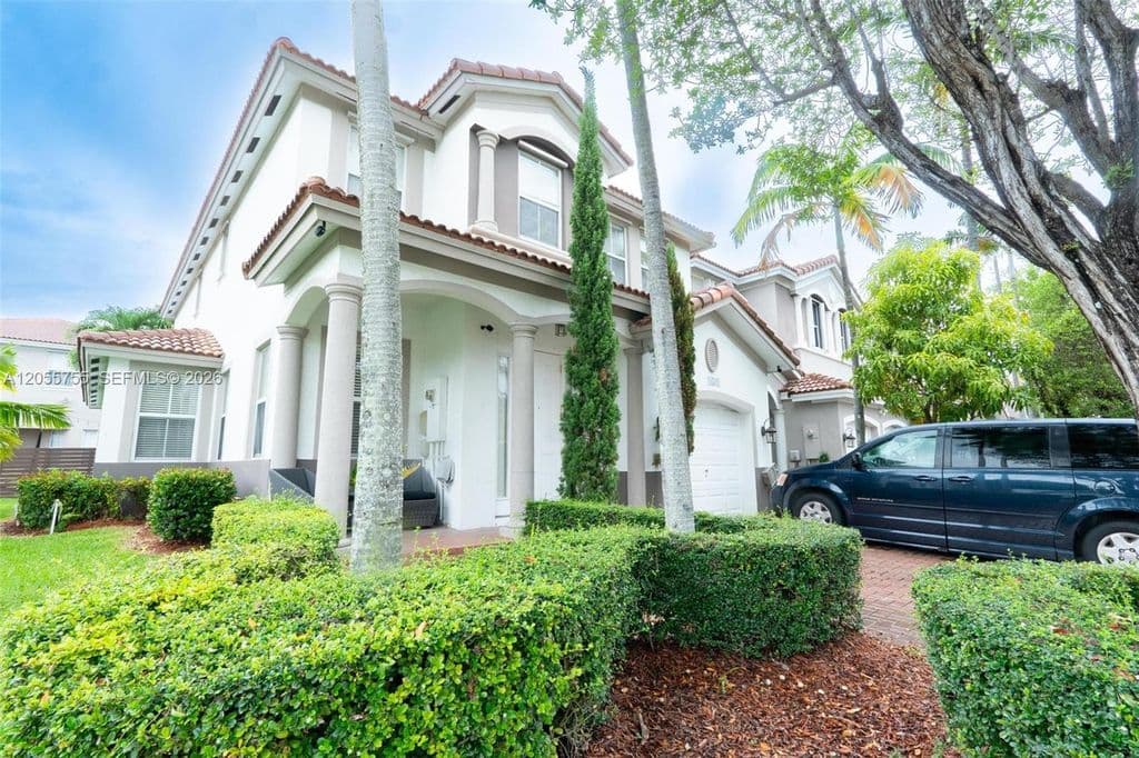 5-bedroom Property — 8526 NW 108th Ave #8526