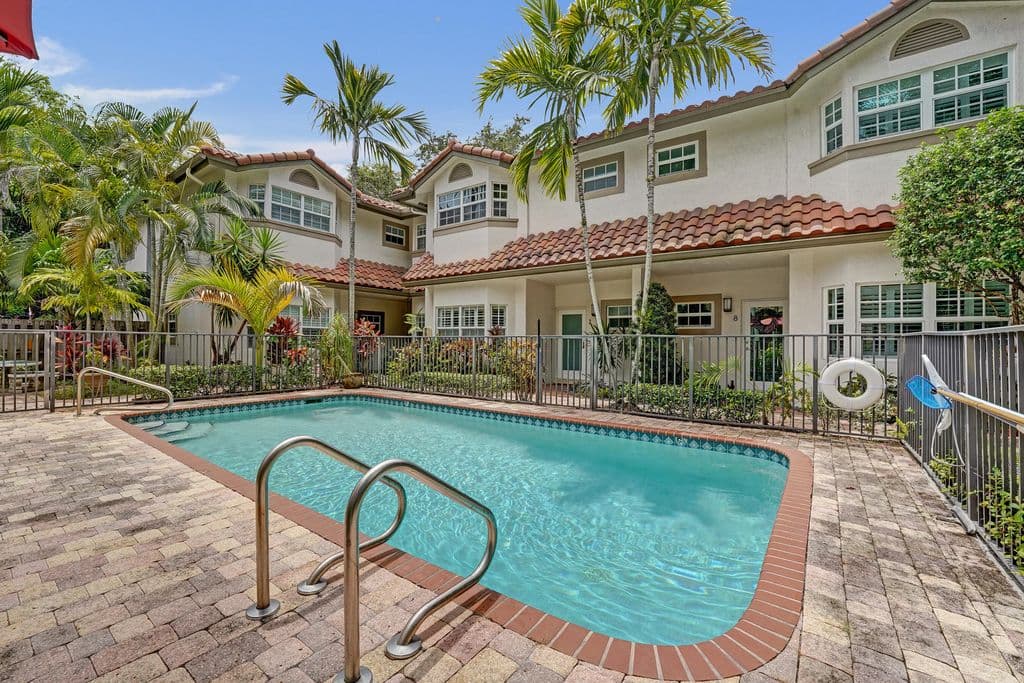 3-bedroom Condo — 620 NE 9th Avenue #6