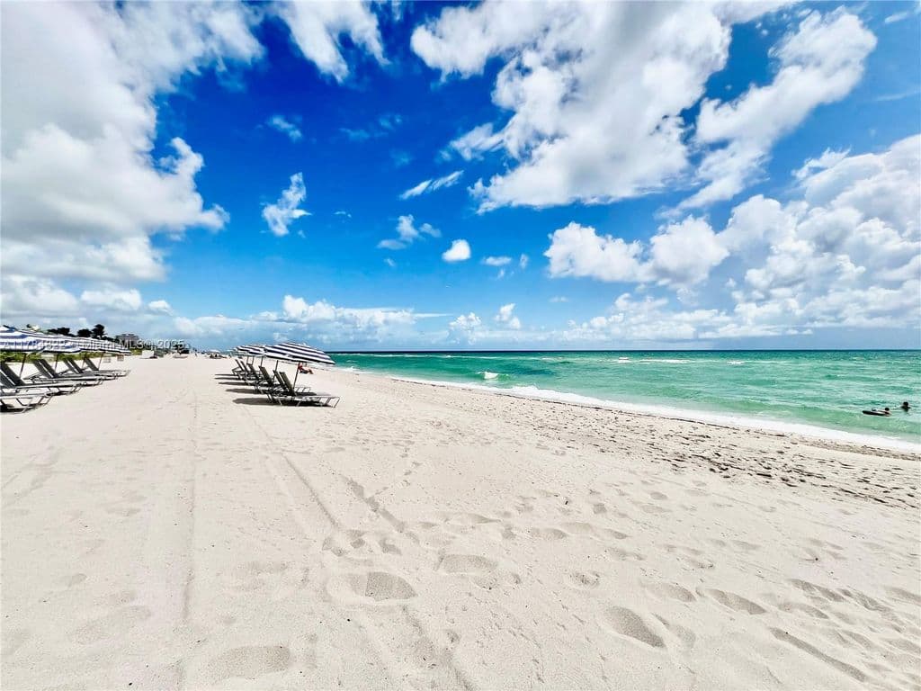 1+1 Condo — 7135 Collins Ave APT 621