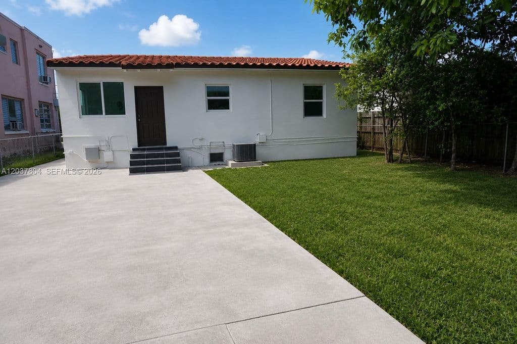 3+1 Müstakil ev — 4240 SW 14th St