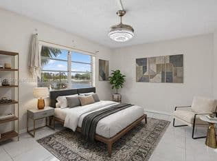 2-bedroom Condo — 3048 Sunrise Lakes Dr #220, Fort Lauderdale, 33322