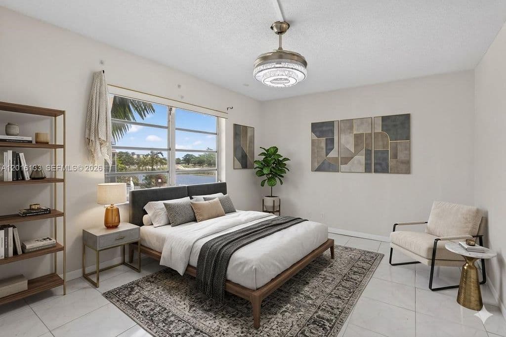 2-bedroom Condo — 3048 Sunrise Lakes Dr #220