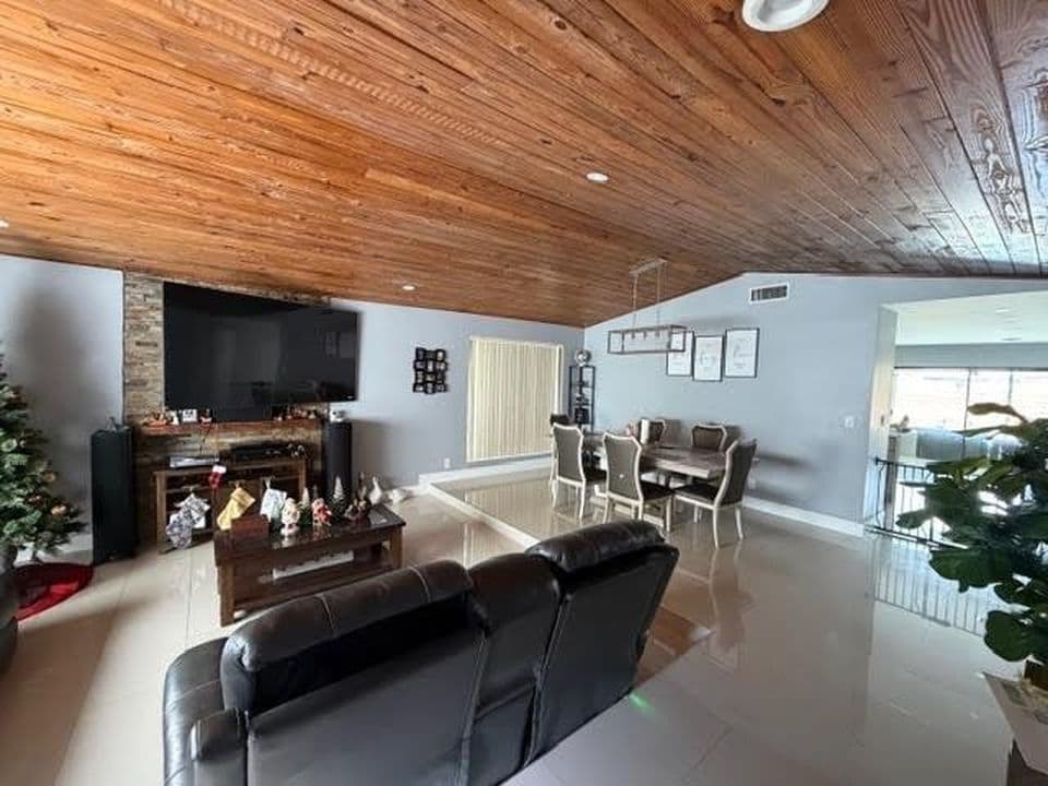 4+1 Müstakil ev — 680 NW 49th Avenue
