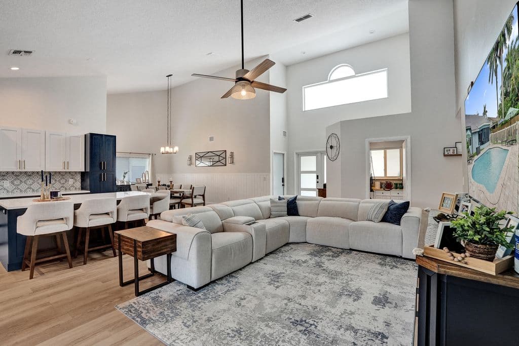 3-bedroom Single-Family Home — 1711 W Oak Knoll Circle