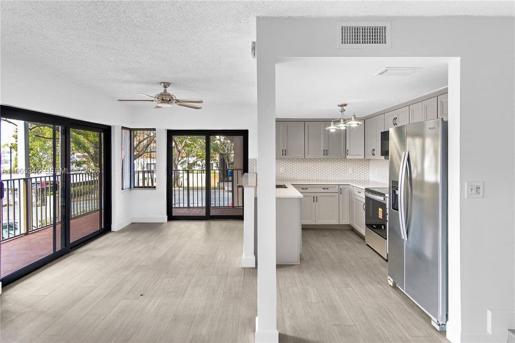 2-bedroom Condo — 4705 SW 62nd Ave APT 204