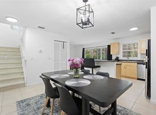 3-bedroom Townhouse — 2303 SW 87th Ter, Hollywood, 33025