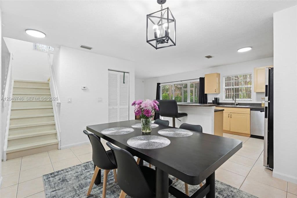 3+1 Mülk — 2303 SW 87th Ter