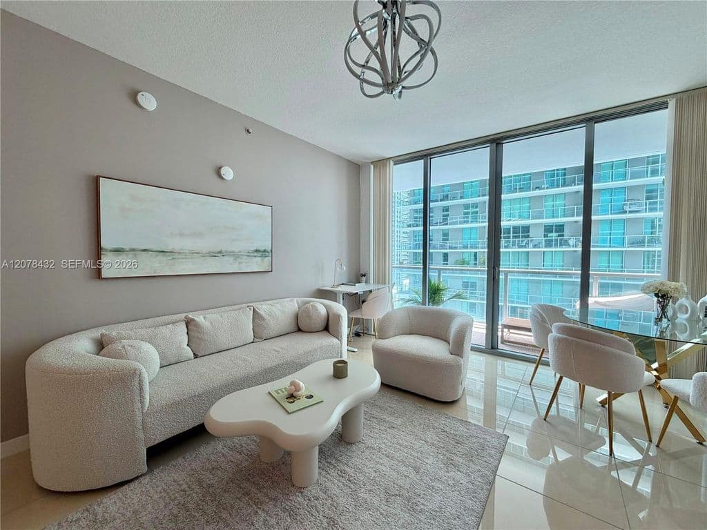 1+1 Condo — 1111 SW 1st Ave APT 2215